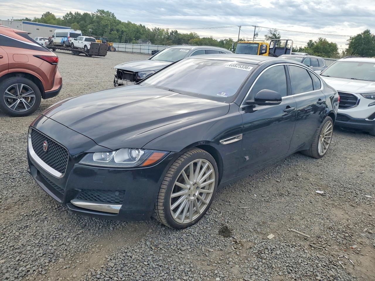 2017 JAGUAR XF SAJBD4BV4HCY35561