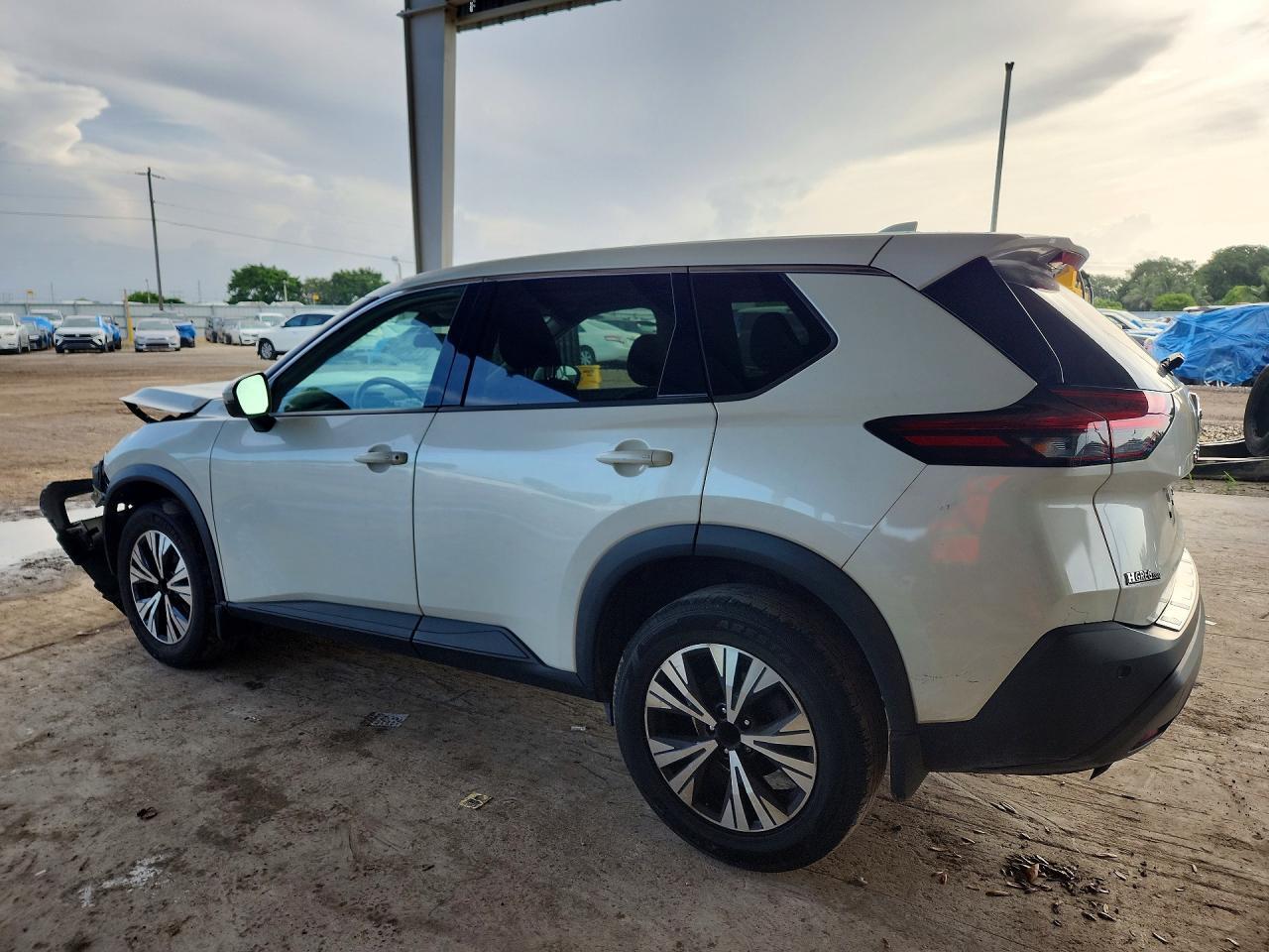 2021 NISSAN ROGUE SV — Фото 2 из 14