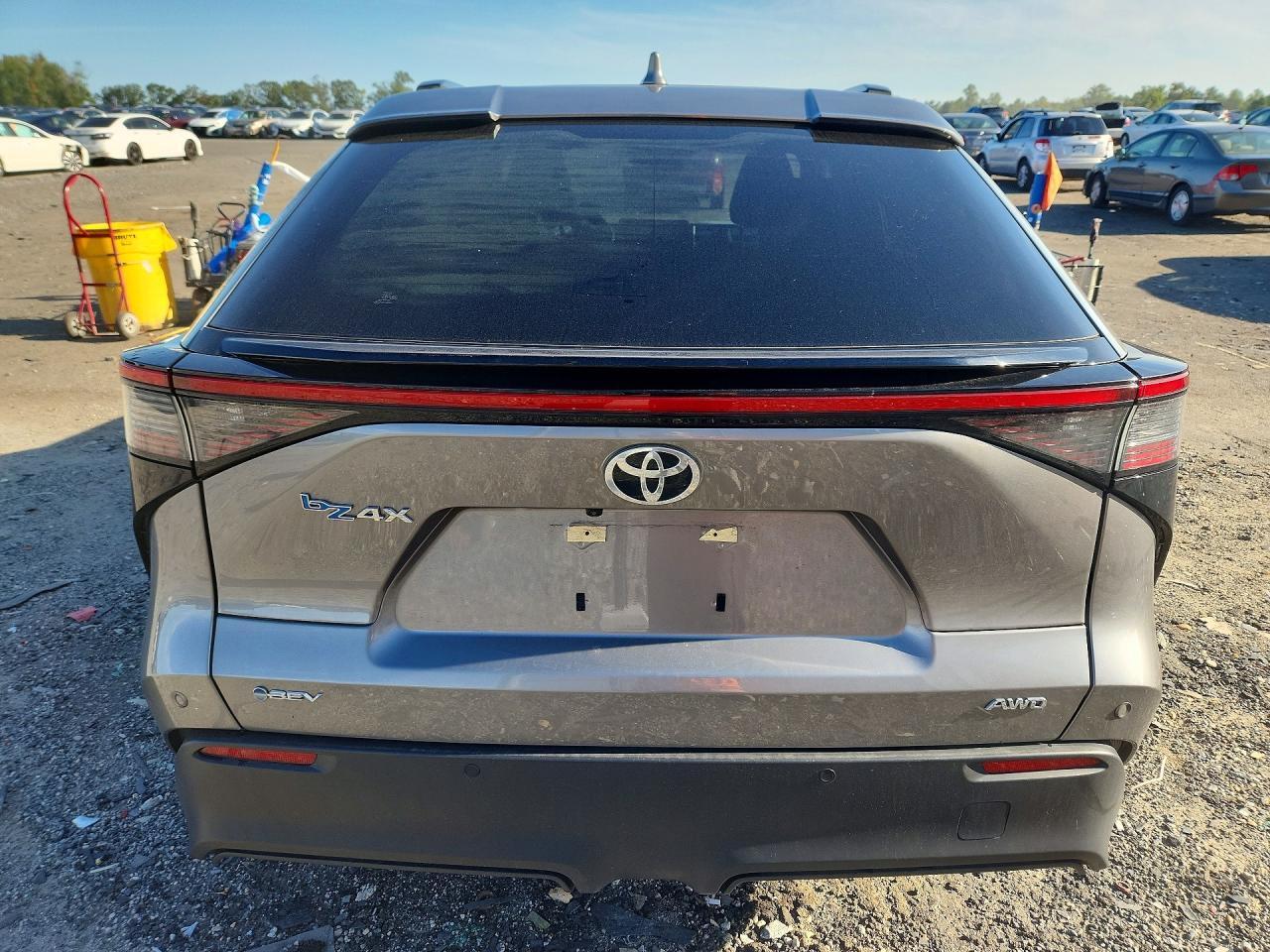 2024 TOYOTA BZ4X XLE — Фото 6 из 12
