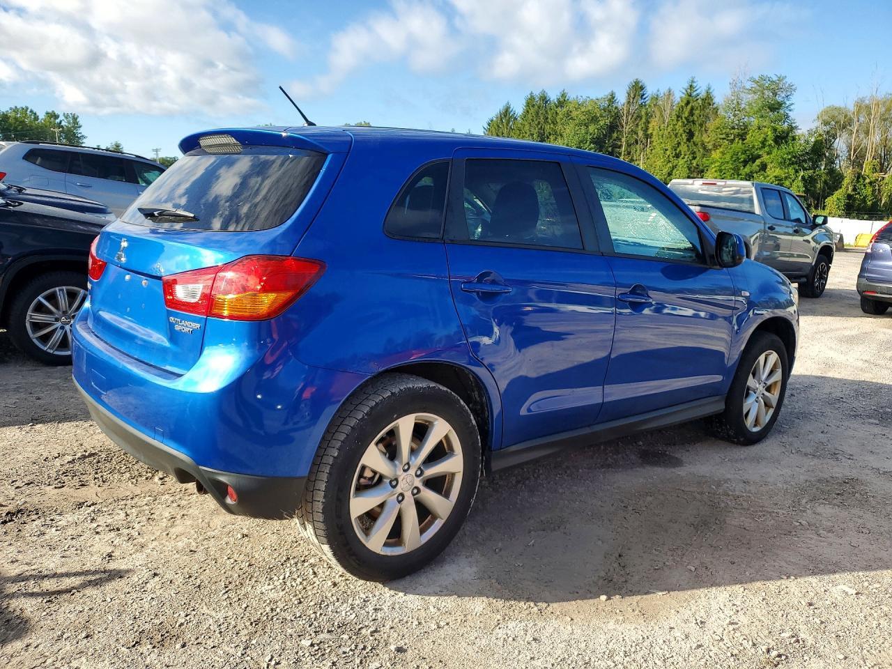 2015 MITSUBISHI OUTLANDER SPORT ES — Фото 3 из 13