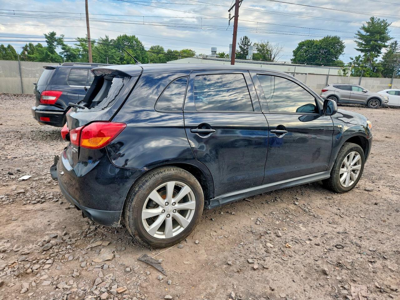 2015 MITSUBISHI OUTLANDER SPORT ES — Фото 3 из 12