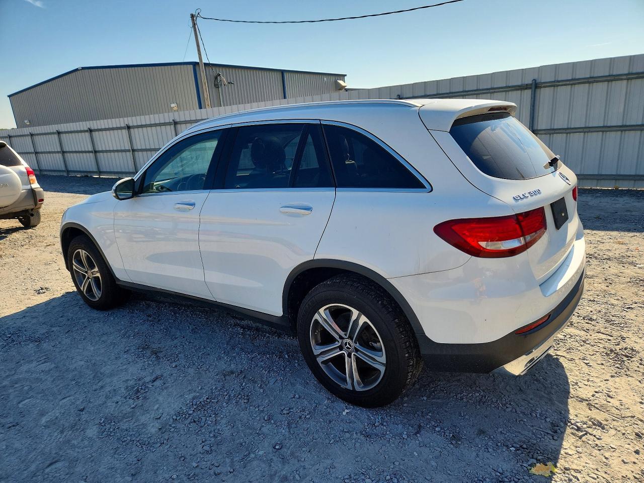 2017 MERCEDES-BENZ GLC 300 — Фото 2 из 13