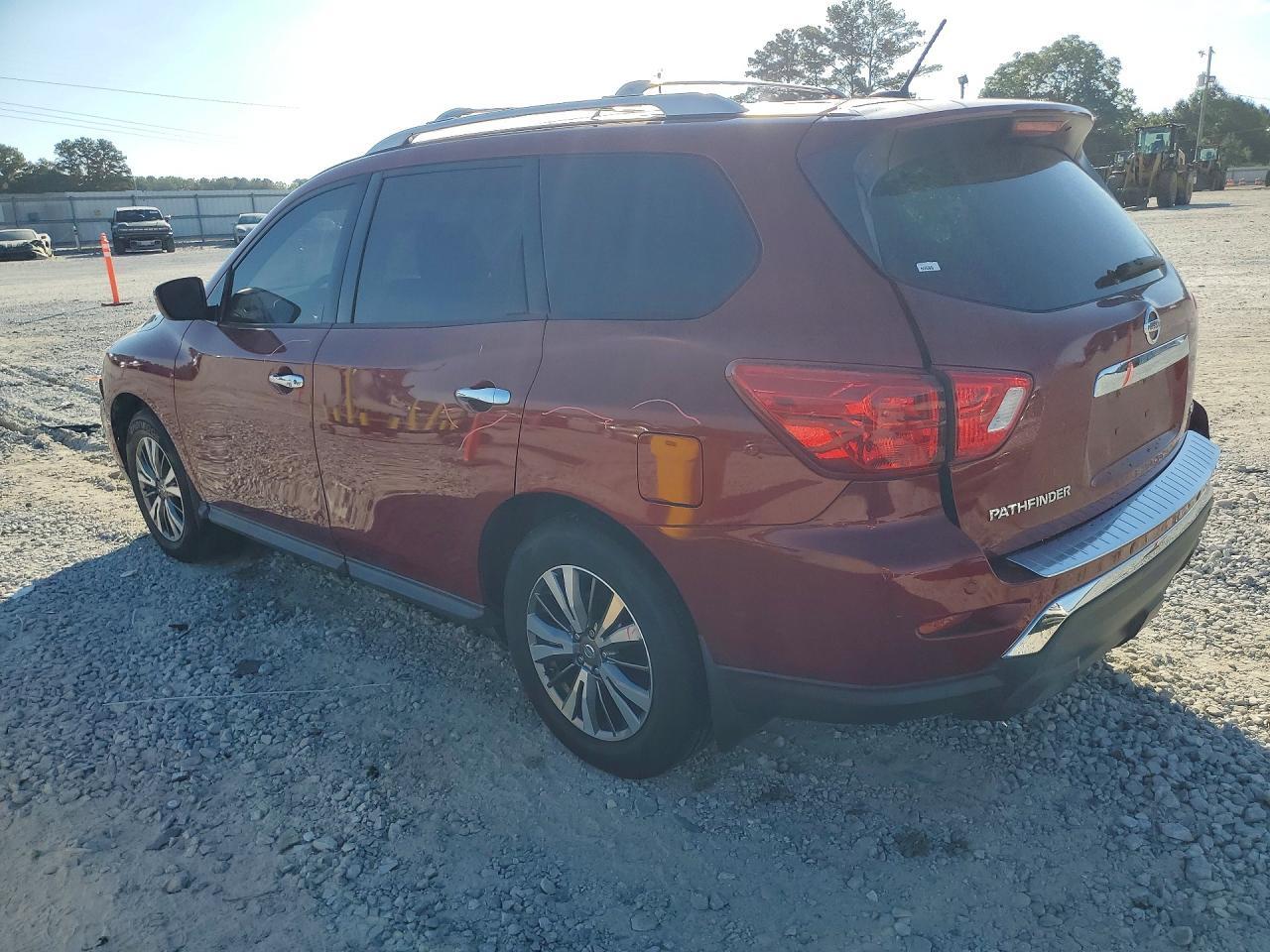 2018 NISSAN PATHFINDER SV — Фото 2 из 13