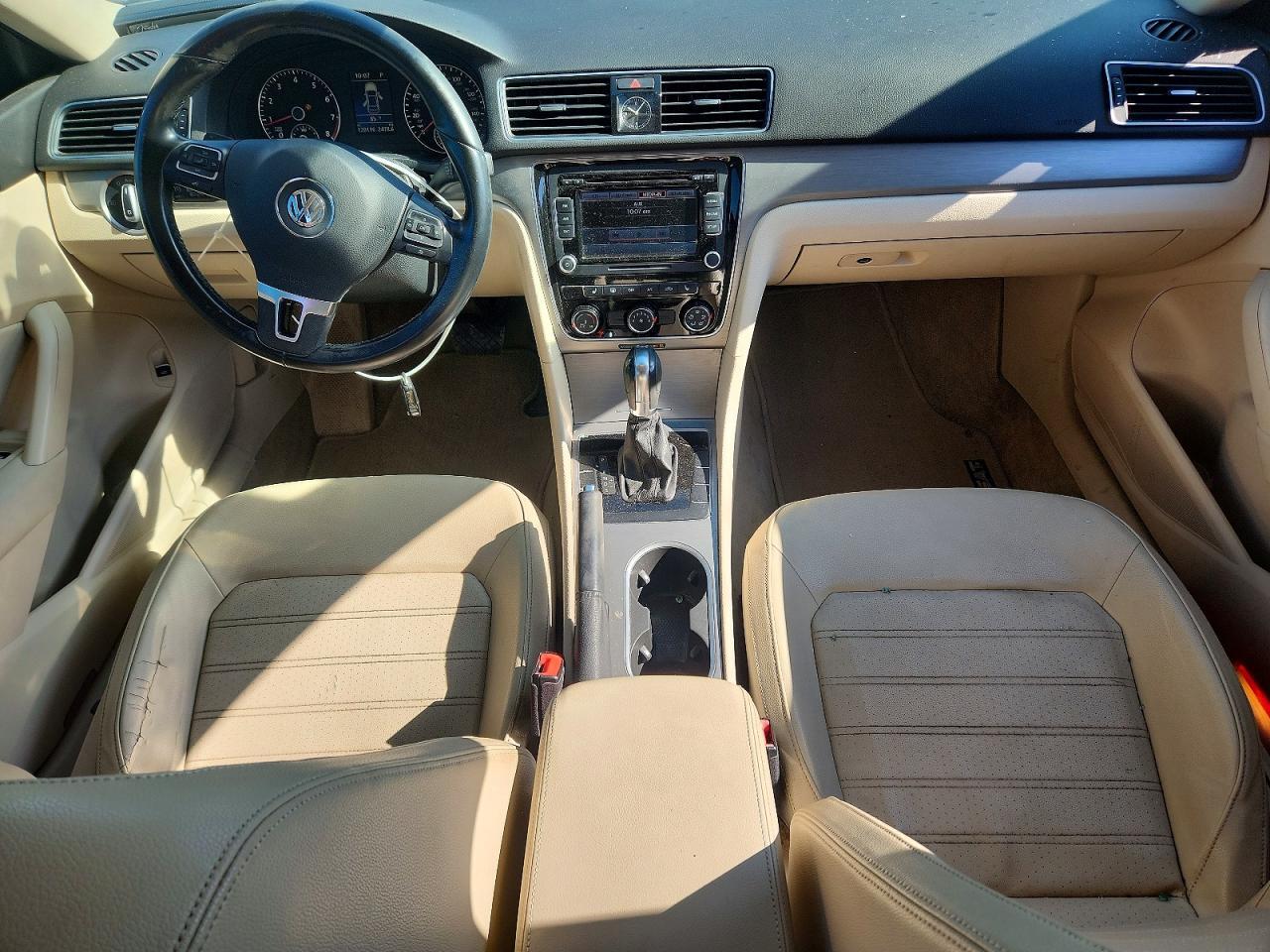 2014 VOLKSWAGEN PASSAT SE — Фото 8 из 12