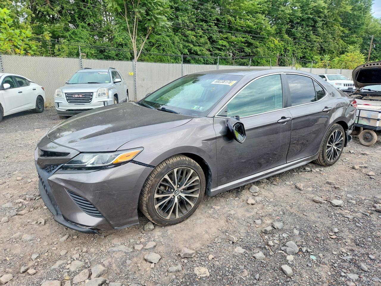 2018 TOYOTA CAMRY SE