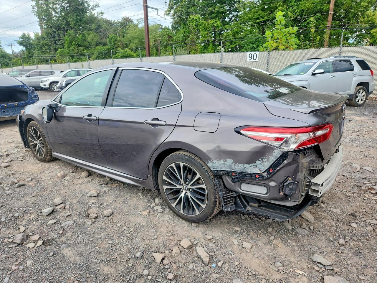 2018 TOYOTA CAMRY SE — Фото 2 из 12