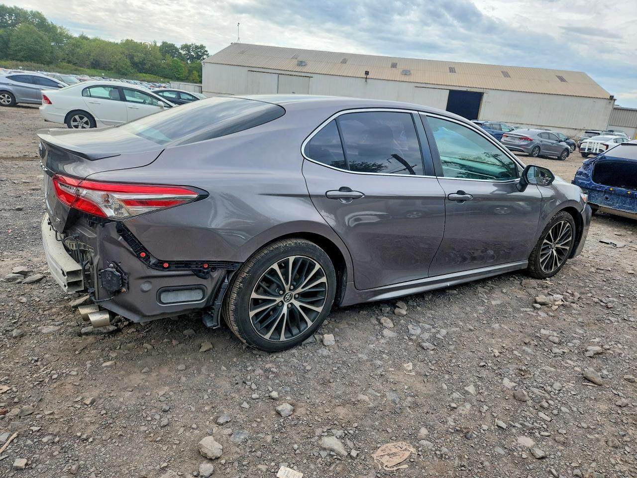 2018 TOYOTA CAMRY SE — Фото 3 из 12