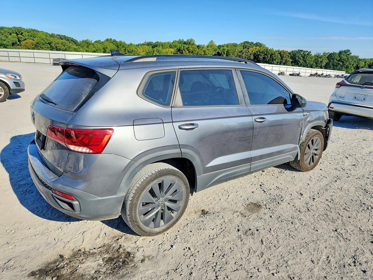 2022 VOLKSWAGEN TAOS S — Фото 3 из 12