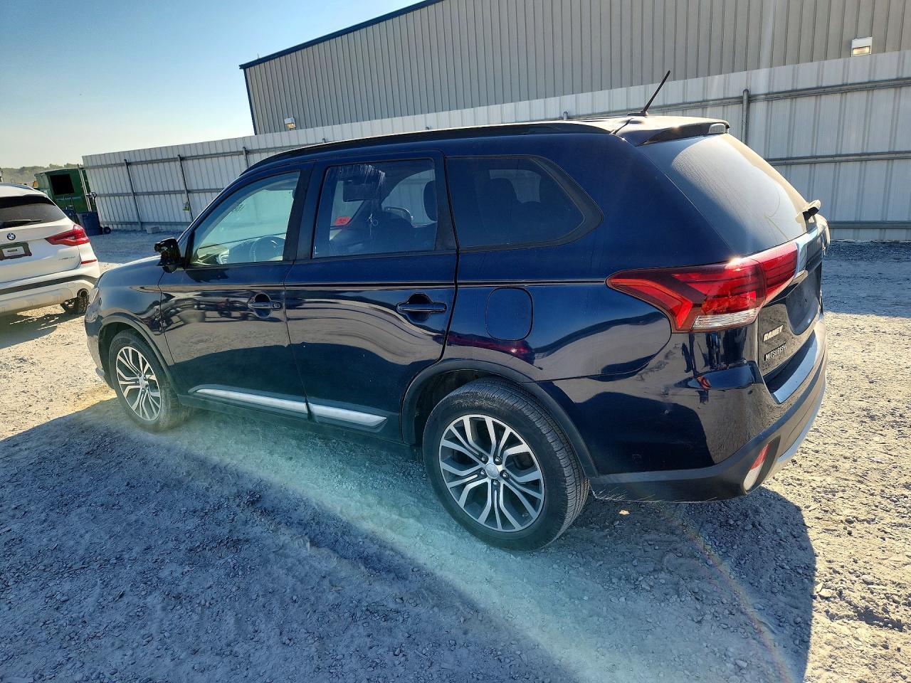 2016 MITSUBISHI OUTLANDER SE — Фото 2 из 12