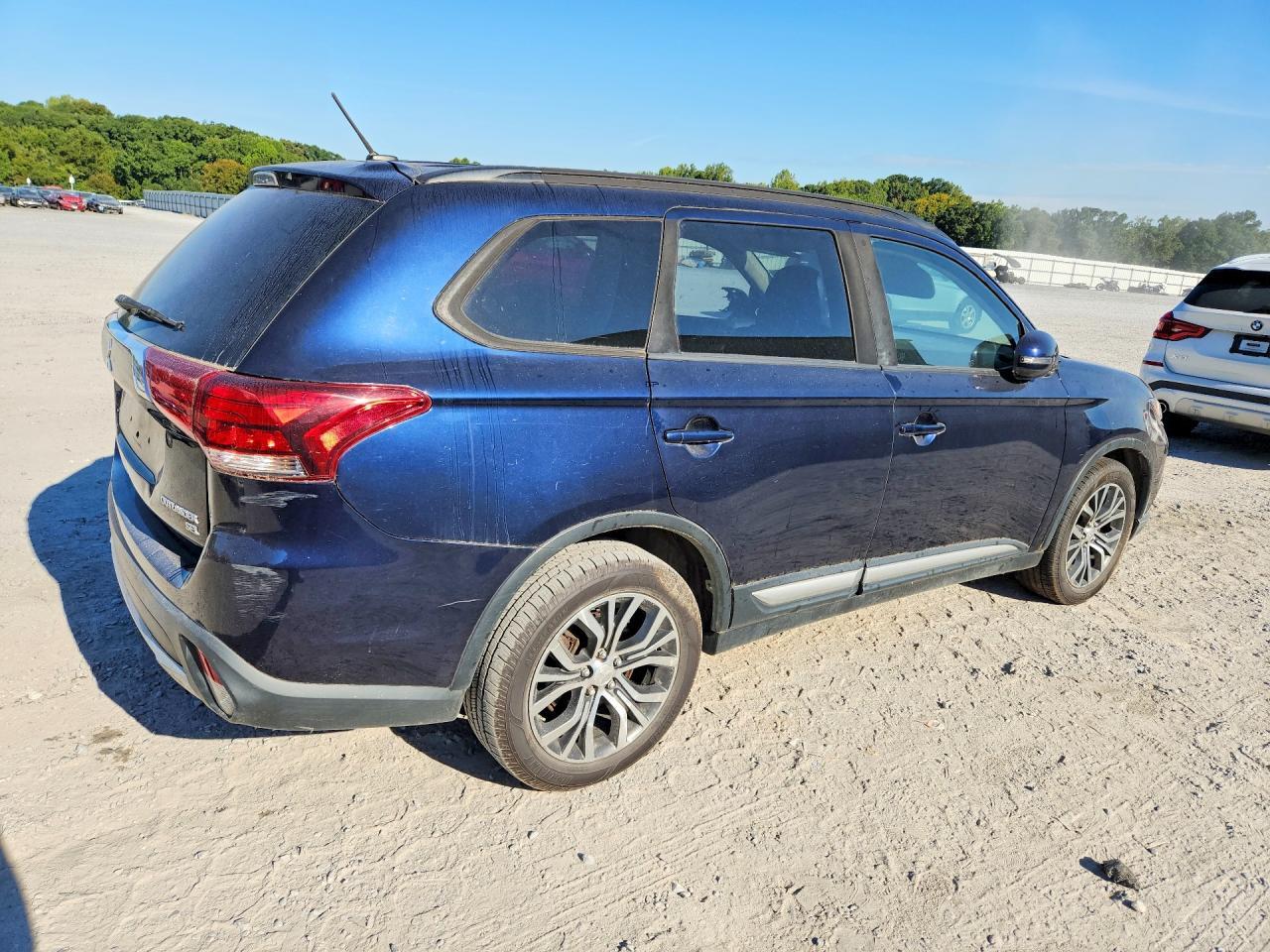 2016 MITSUBISHI OUTLANDER SE — Фото 3 из 12