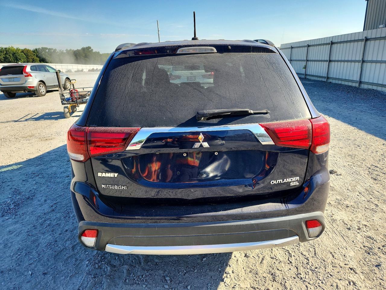 2016 MITSUBISHI OUTLANDER SE — Фото 6 из 12
