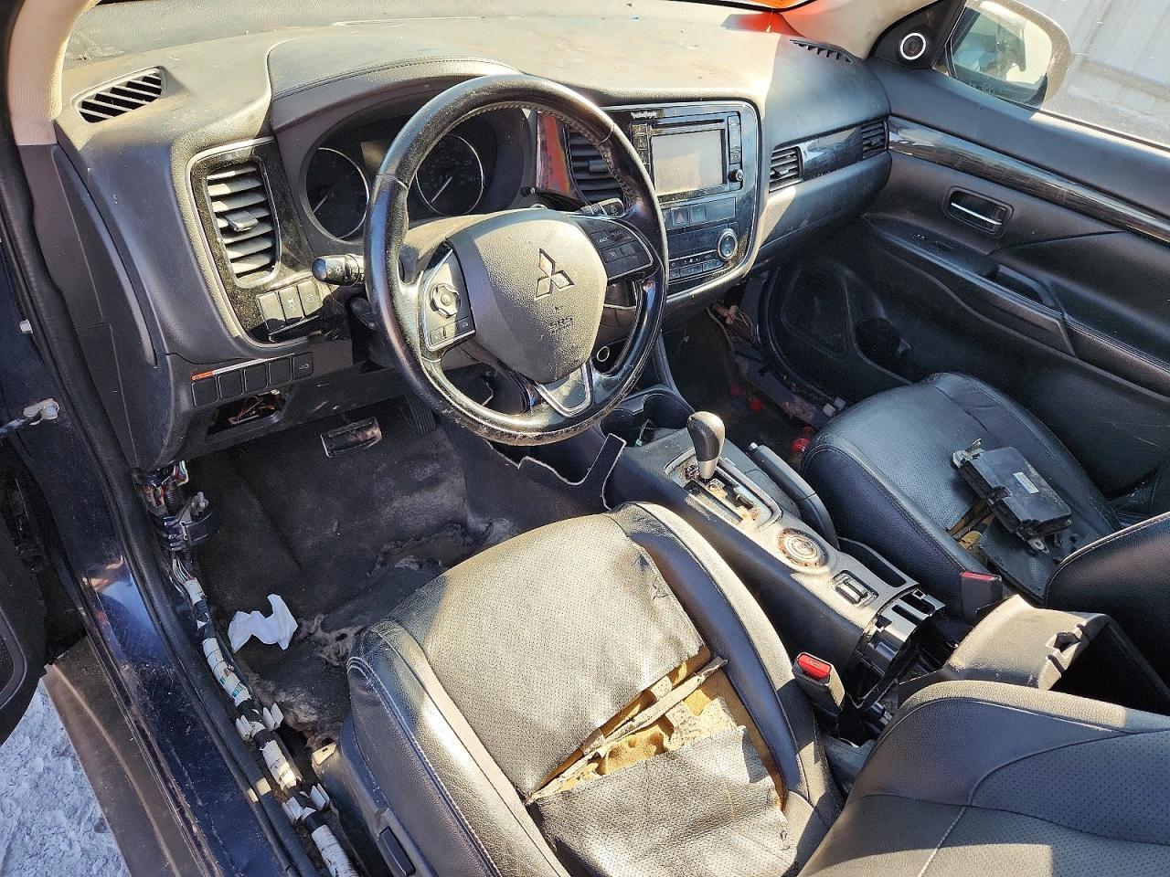 2016 MITSUBISHI OUTLANDER SE — Фото 8 из 12