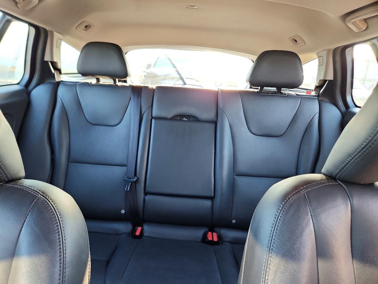 2015 VOLVO V60 PLATINUM — Фото 10 из 13