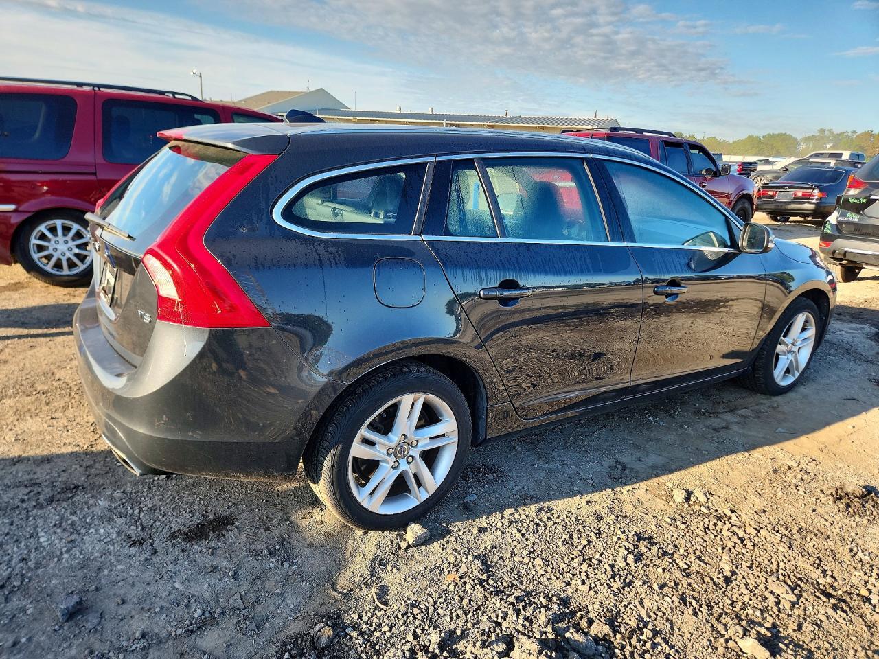2015 VOLVO V60 PLATINUM — Фото 3 из 13