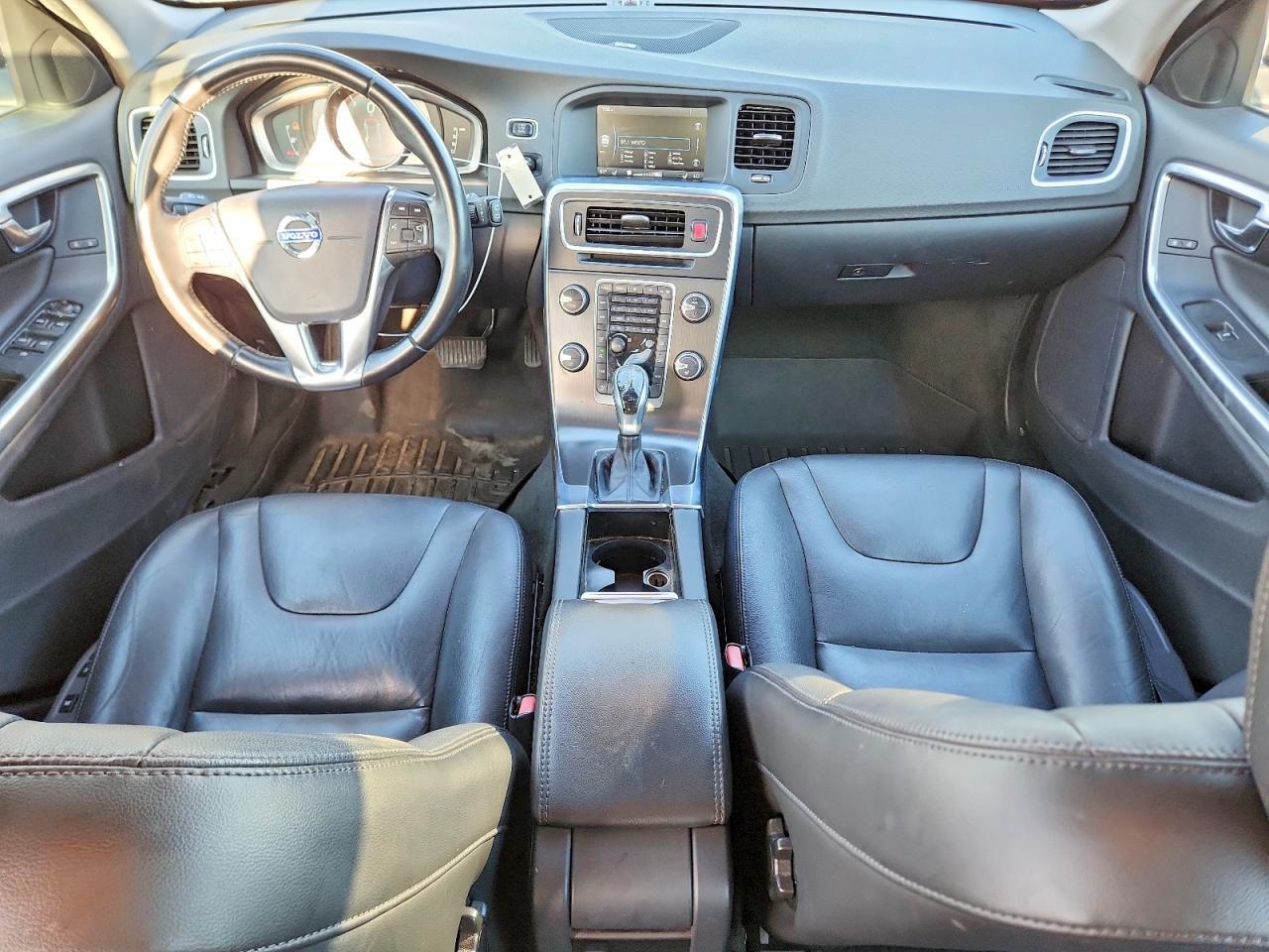 2015 VOLVO V60 PLATINUM — Фото 8 из 13