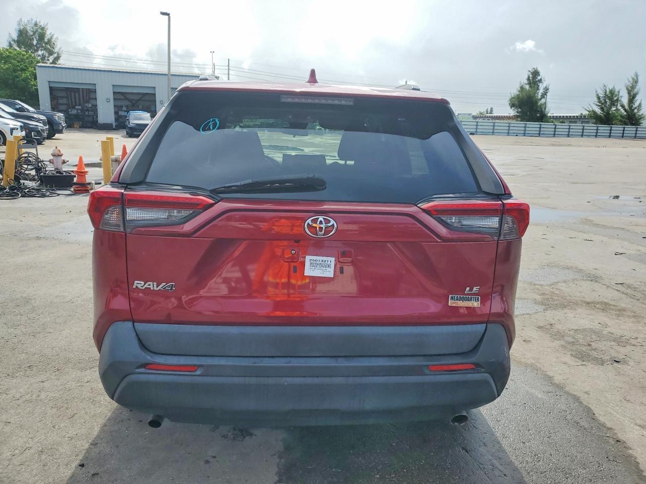 2019 TOYOTA RAV4 LE — Фото 6 из 13