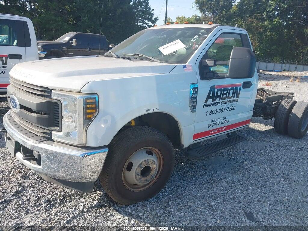 1FDRF3G60KEC38692 2019 FORD F-350 CHASSIS photo no. 2