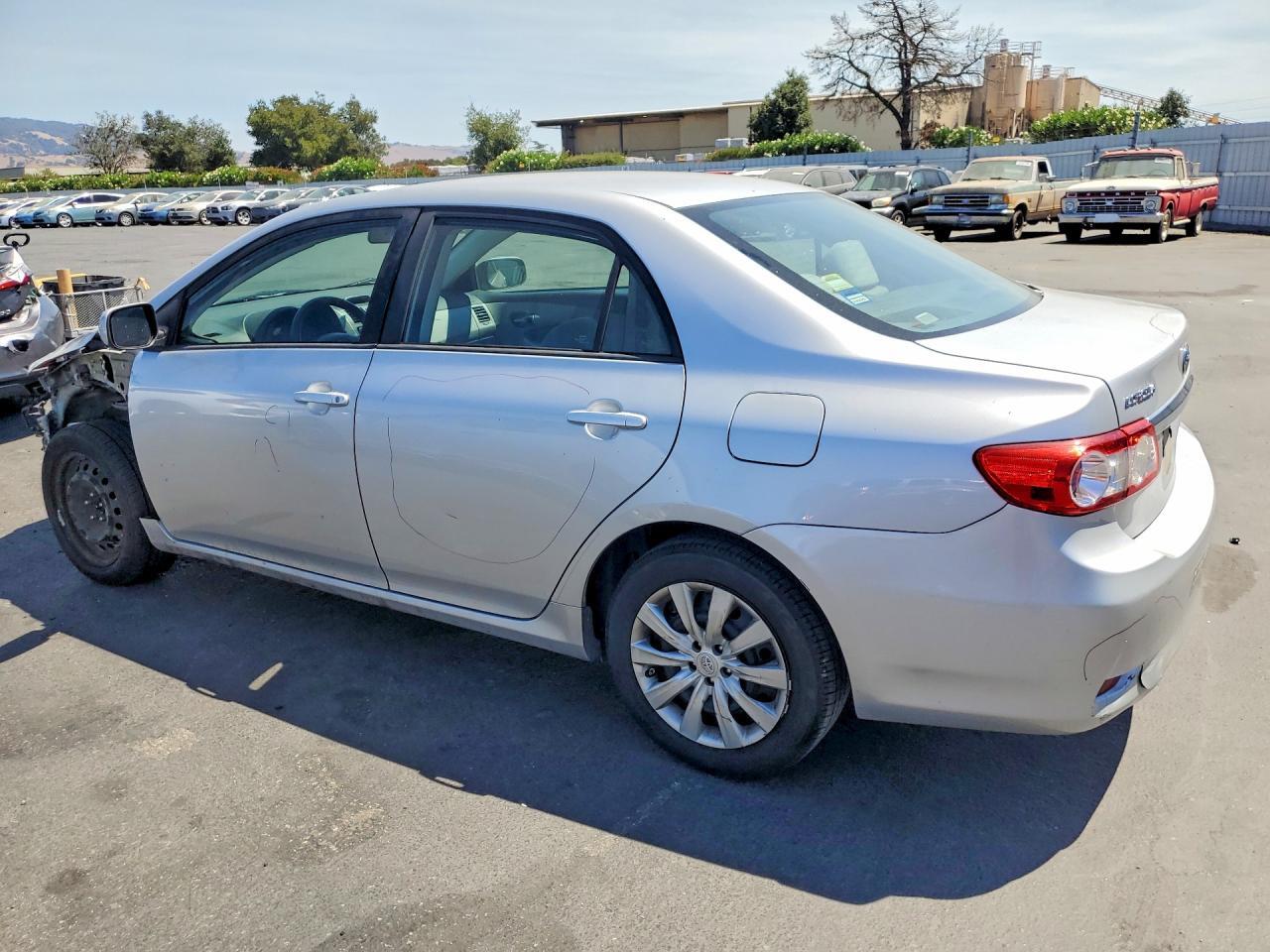 5YFBU4EE3CP040009 2012 TOYOTA COROLLA photo no. 2