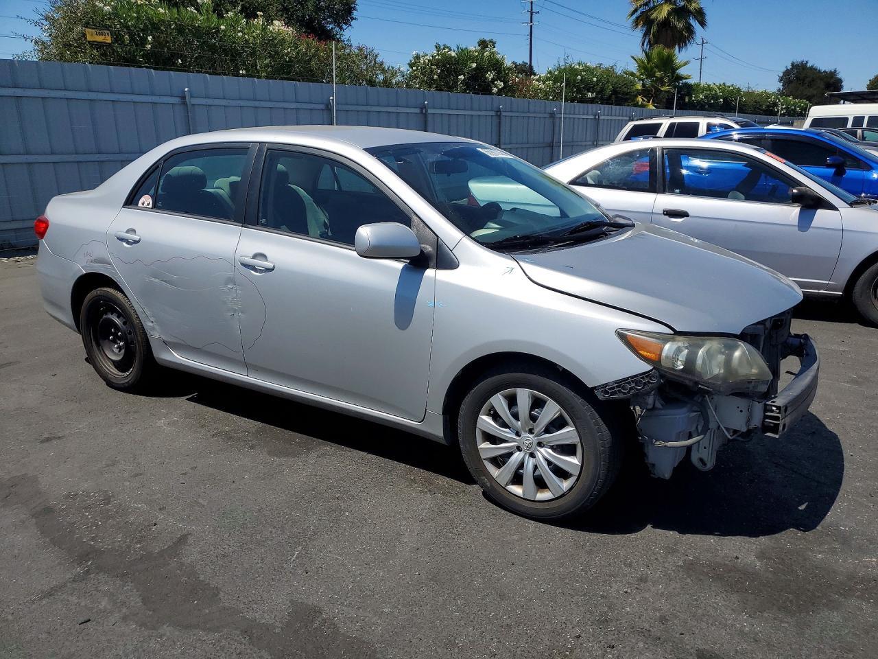 5YFBU4EE3CP040009 2012 TOYOTA COROLLA photo no. 4