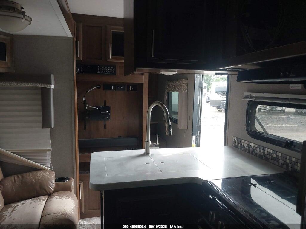 4X4TRLG28K1887009 2019 FOREST RIVER OTHER photo no. 8