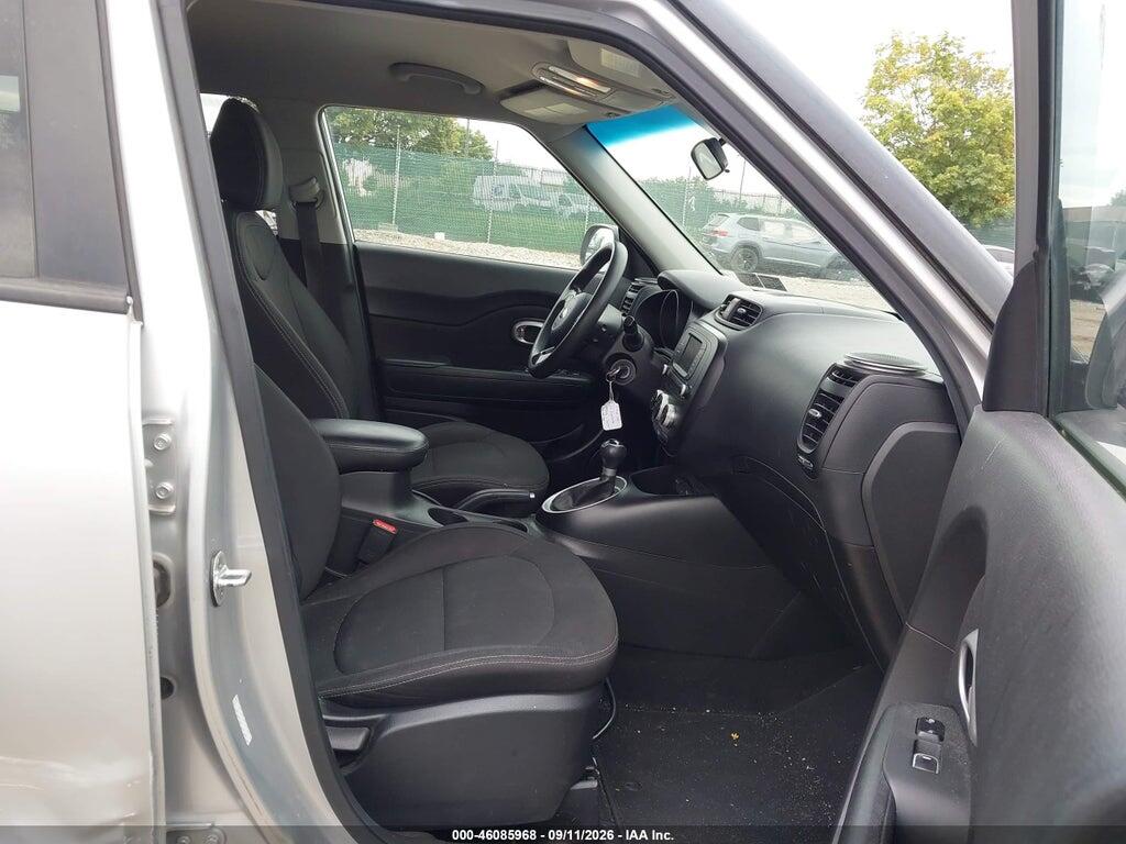 KNDJN2A28J7613686 2018 KIA SOUL photo no. 5