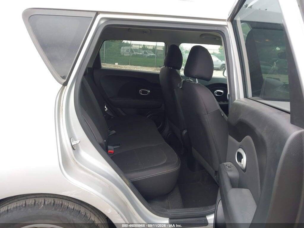 KNDJN2A28J7613686 2018 KIA SOUL photo no. 8