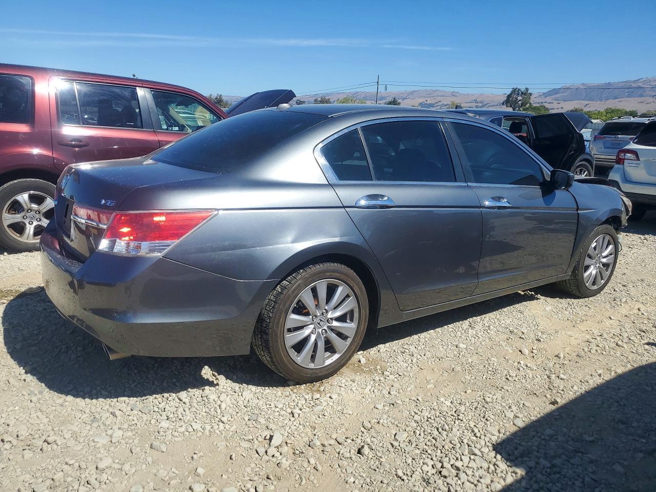 1HGCP3F83CA019049 2012 HONDA ACCORD photo no. 3