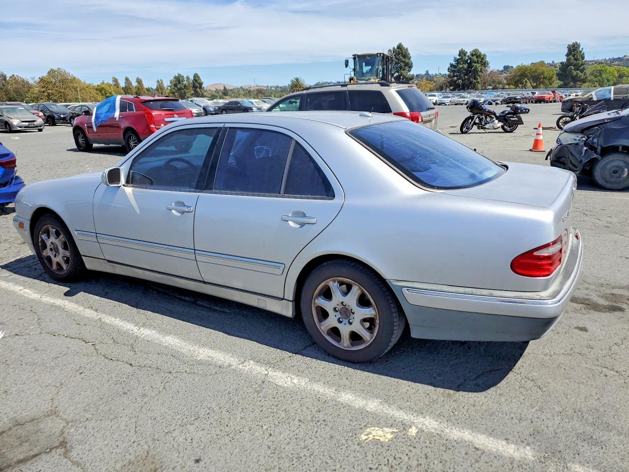 WDBJF65J9YB167107 2000 MERCEDES-BENZ E photo no. 2