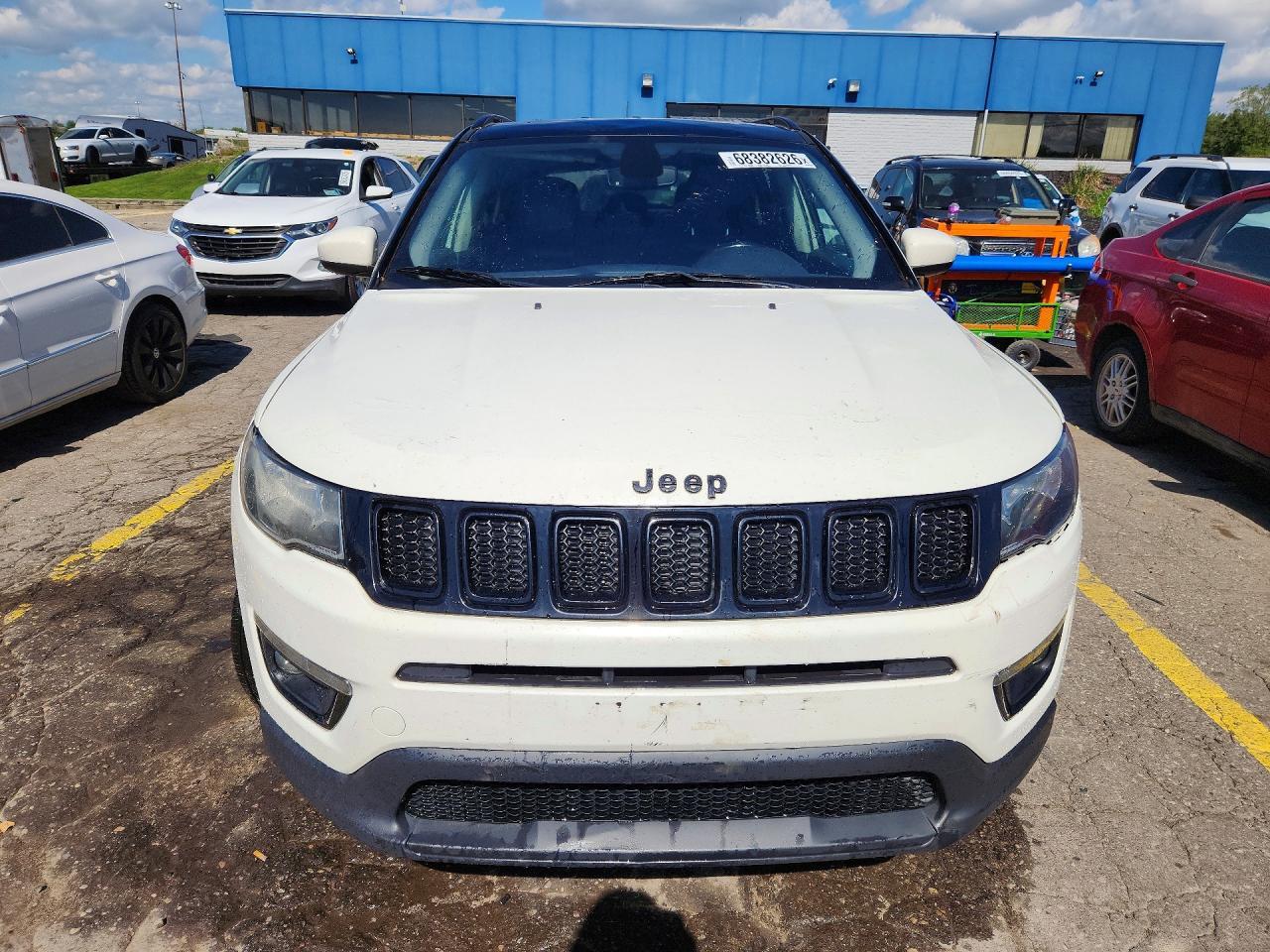 3C4NJDBB8JT453490 2018 JEEP COMPASS photo no. 5