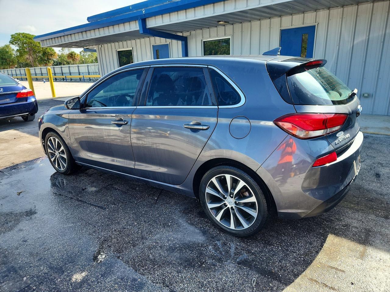 KMHH35LE3JU070452 2018 HYUNDAI ELANTRA GT photo no. 2
