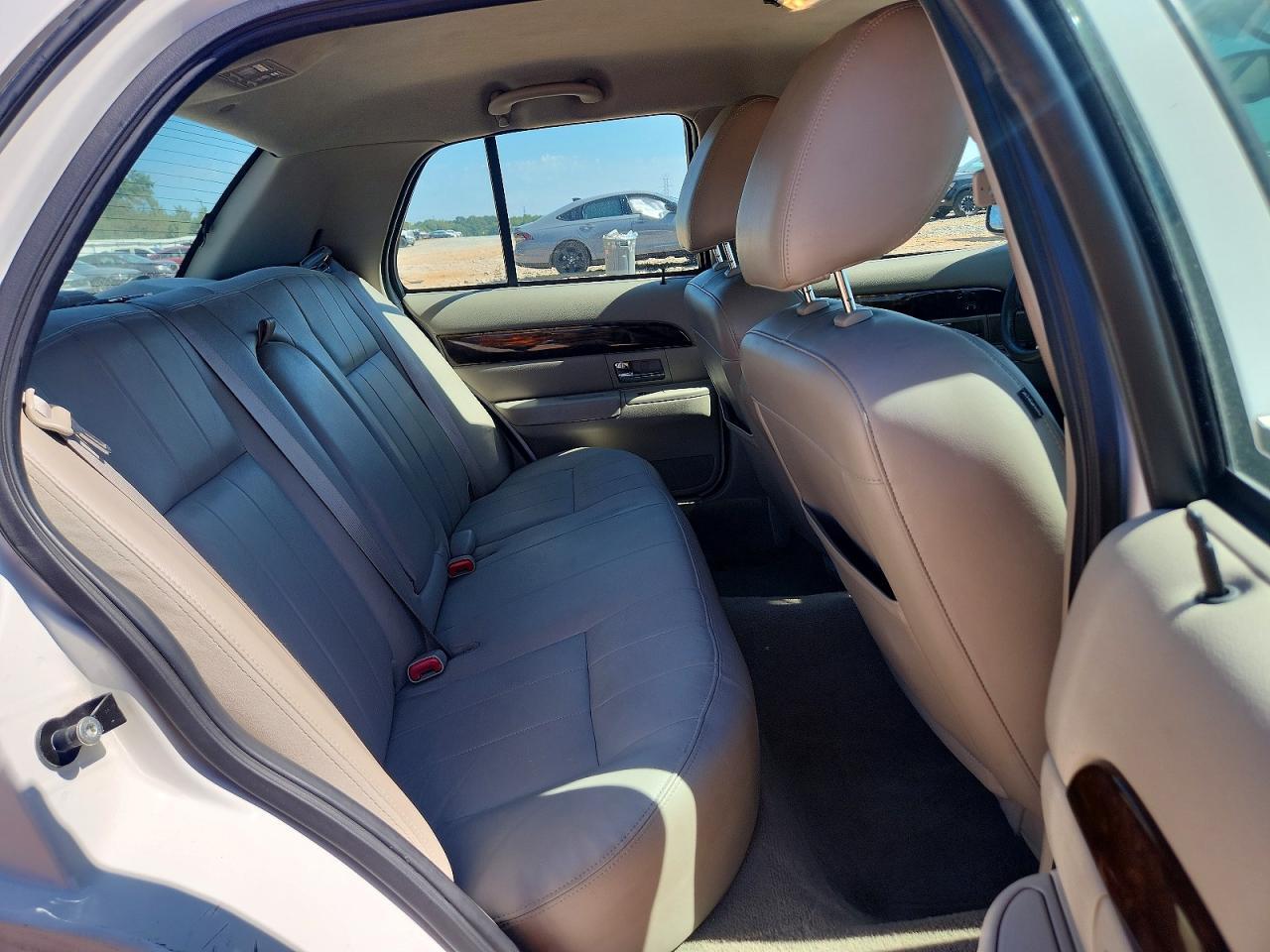 2MEBM7FV9BX610085 2011 MERCURY GRAND MARQUIS photo no. 10