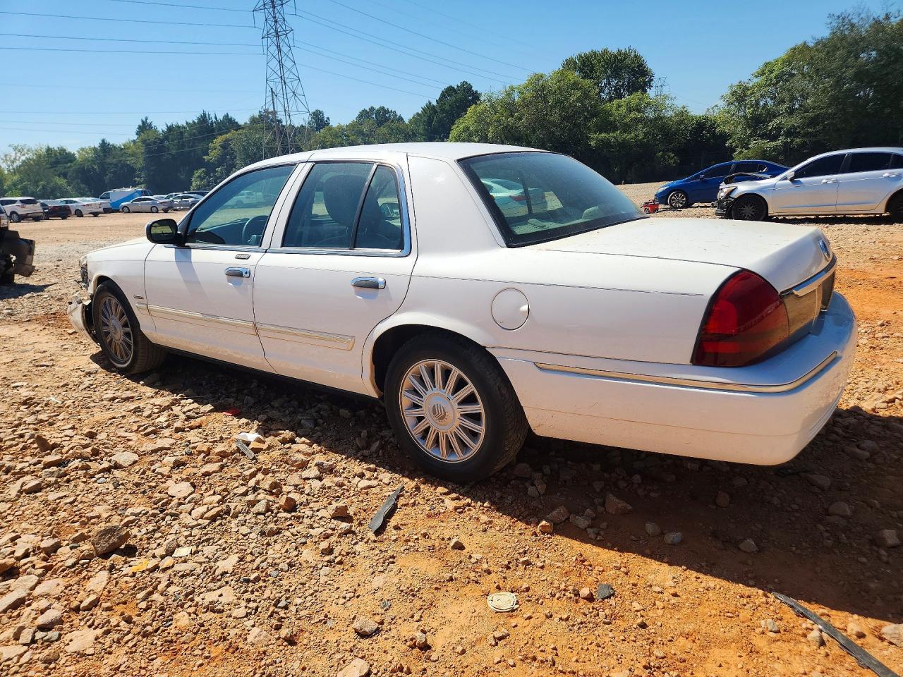 2MEBM7FV9BX610085 2011 MERCURY GRAND MARQUIS photo no. 2