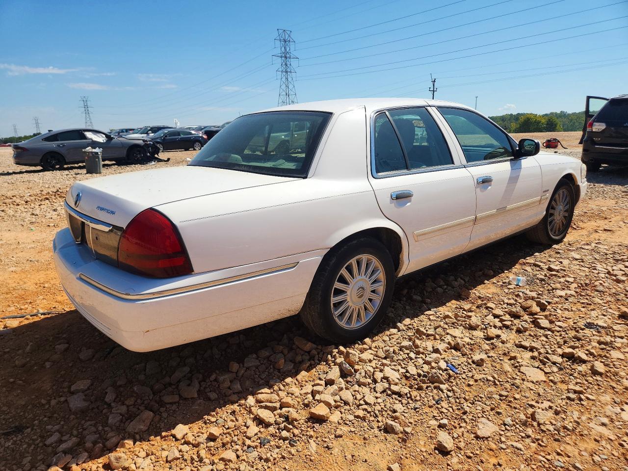 2MEBM7FV9BX610085 2011 MERCURY GRAND MARQUIS photo no. 3