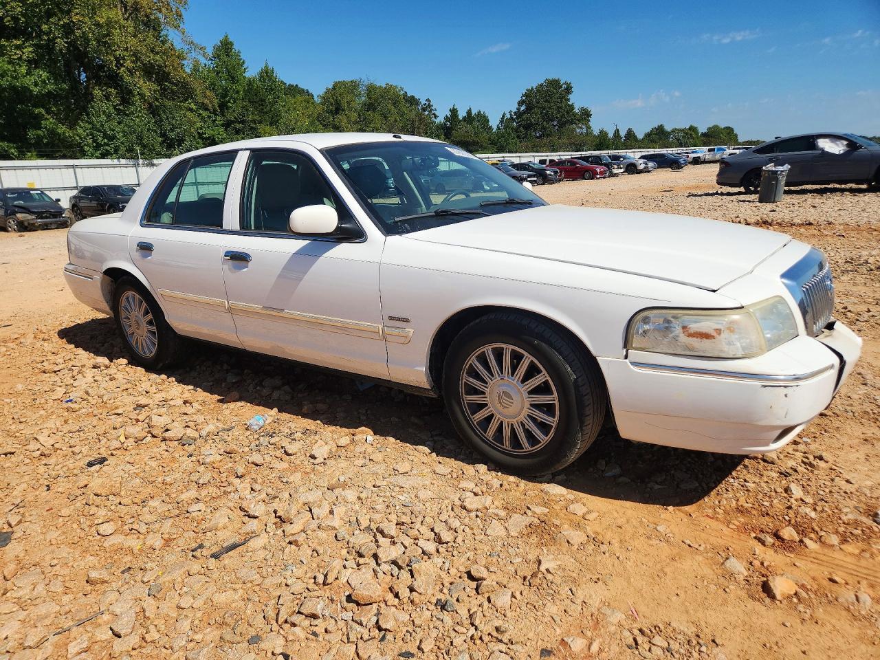 2MEBM7FV9BX610085 2011 MERCURY GRAND MARQUIS photo no. 4