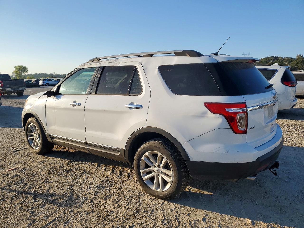 1FM5K8D88DGC87479 2013 FORD EXPLORER photo no. 2