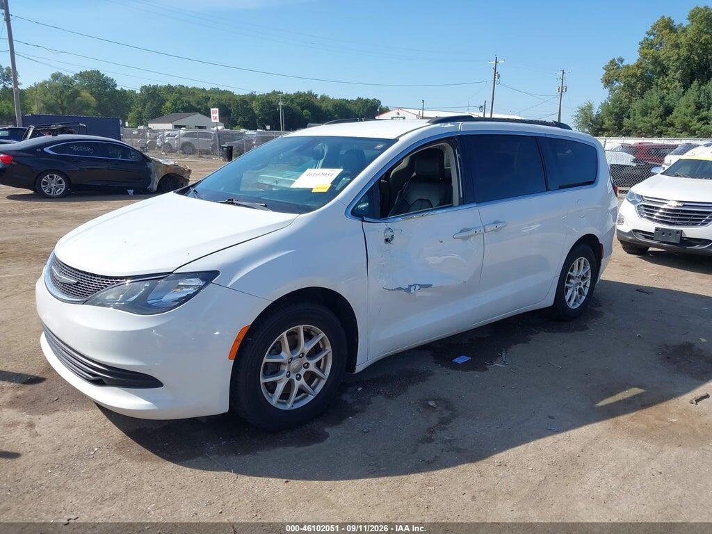 2C4RC1DG9LR257227 2020 CHRYSLER VOYAGER photo no. 2