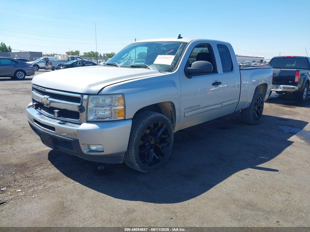 1GCRCSE09BZ356108 2011 CHEVROLET SILVERADO 1500 photo no. 2