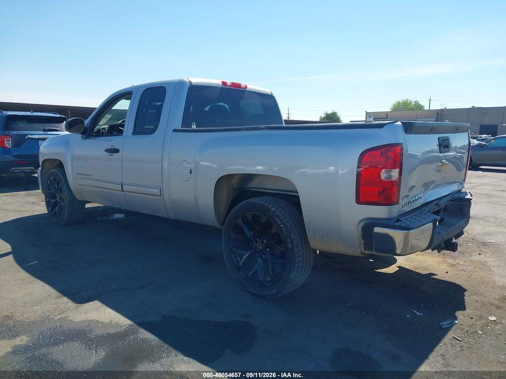 1GCRCSE09BZ356108 2011 CHEVROLET SILVERADO 1500 photo no. 3