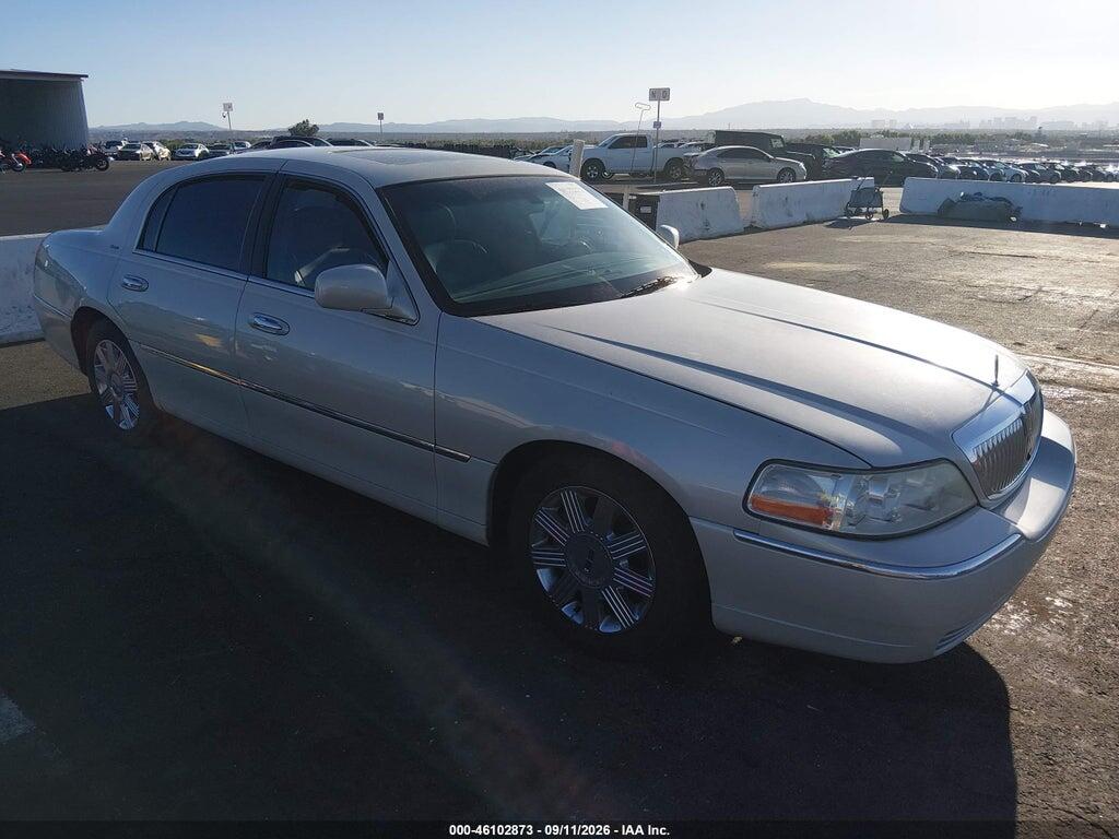 2004 LINCOLN TOWN CAR 1LNHM83W24Y650957