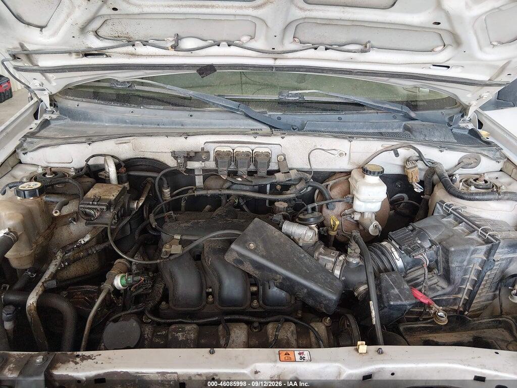 1FMYU93105KC70983 2005 FORD ESCAPE photo no. 10