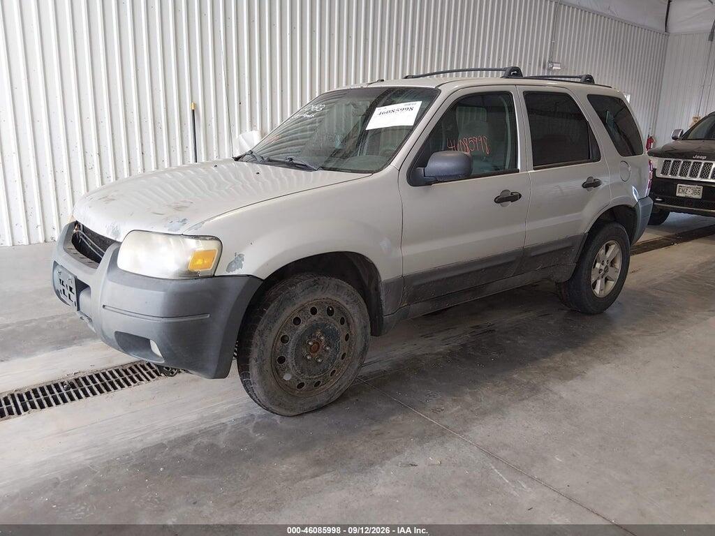 1FMYU93105KC70983 2005 FORD ESCAPE photo no. 2