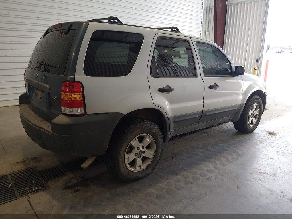 1FMYU93105KC70983 2005 FORD ESCAPE photo no. 4
