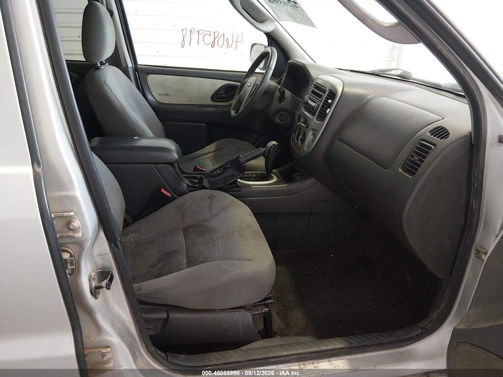 1FMYU93105KC70983 2005 FORD ESCAPE photo no. 5