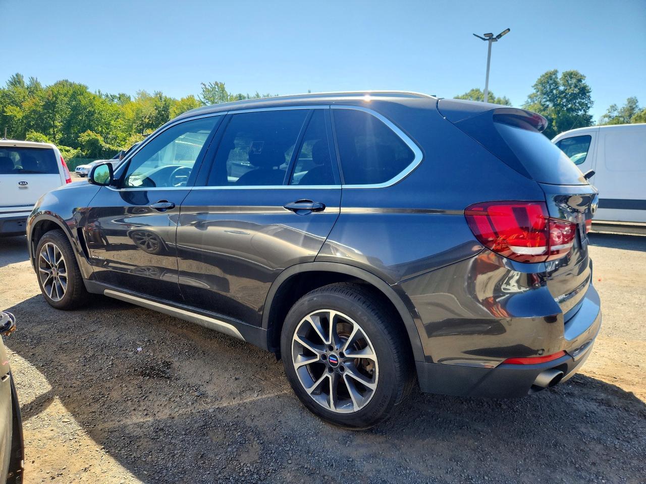 5UXKR0C58H0U50575 2017 BMW X5 photo no. 2