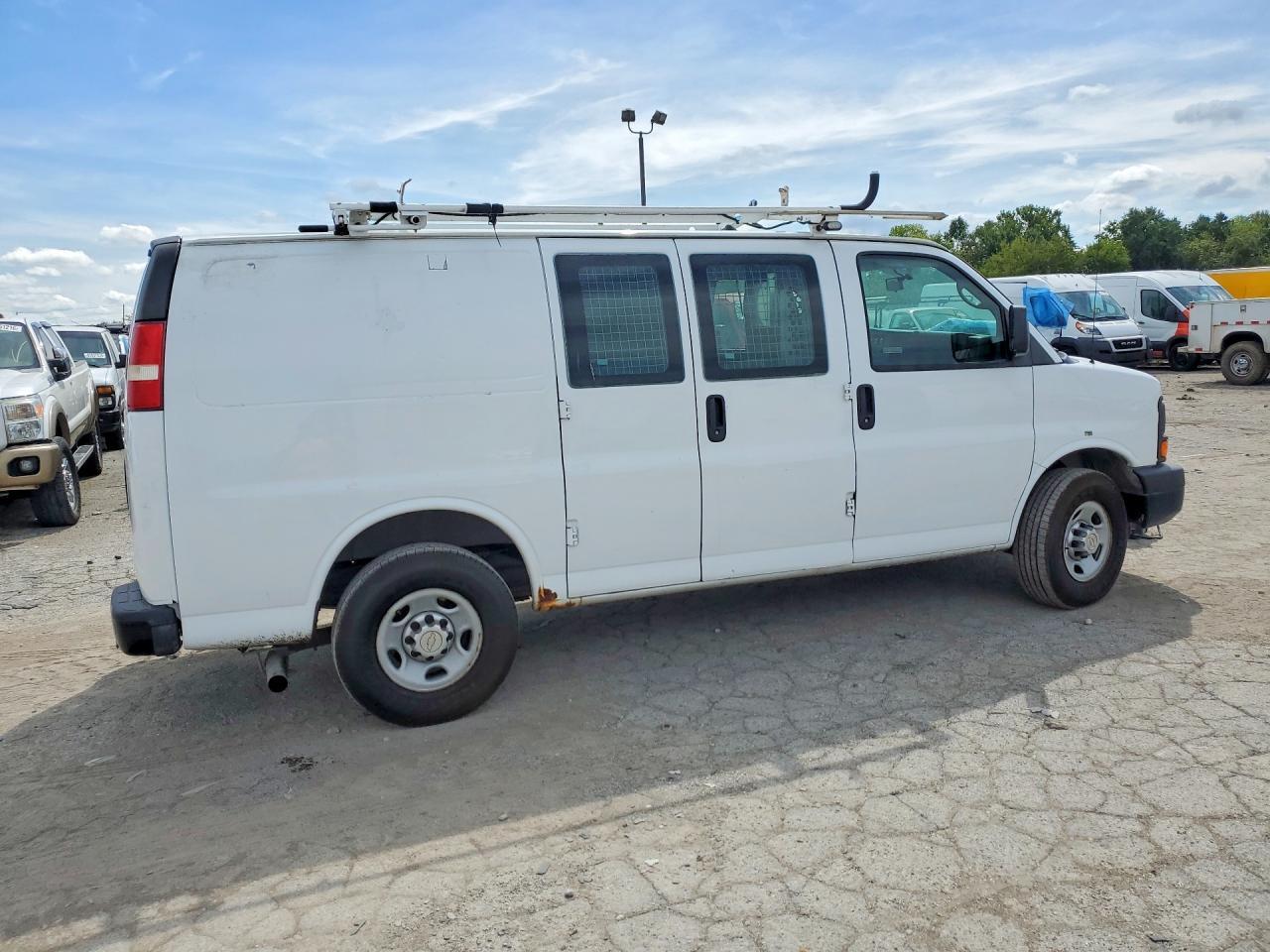1GCWGFCB1D1902193 2013 CHEVROLET EXPRESS G2500 photo no. 3