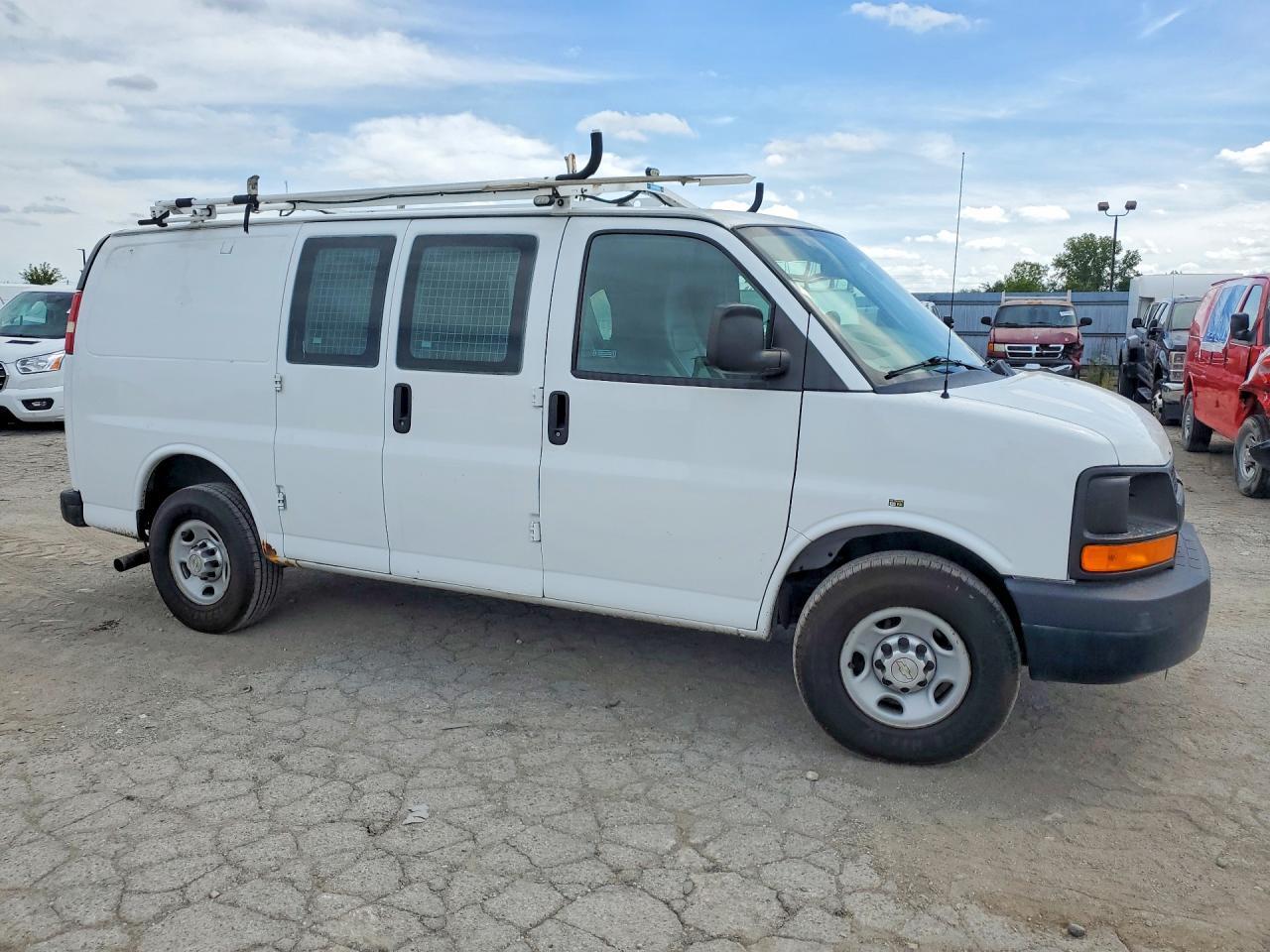 1GCWGFCB1D1902193 2013 CHEVROLET EXPRESS G2500 photo no. 4