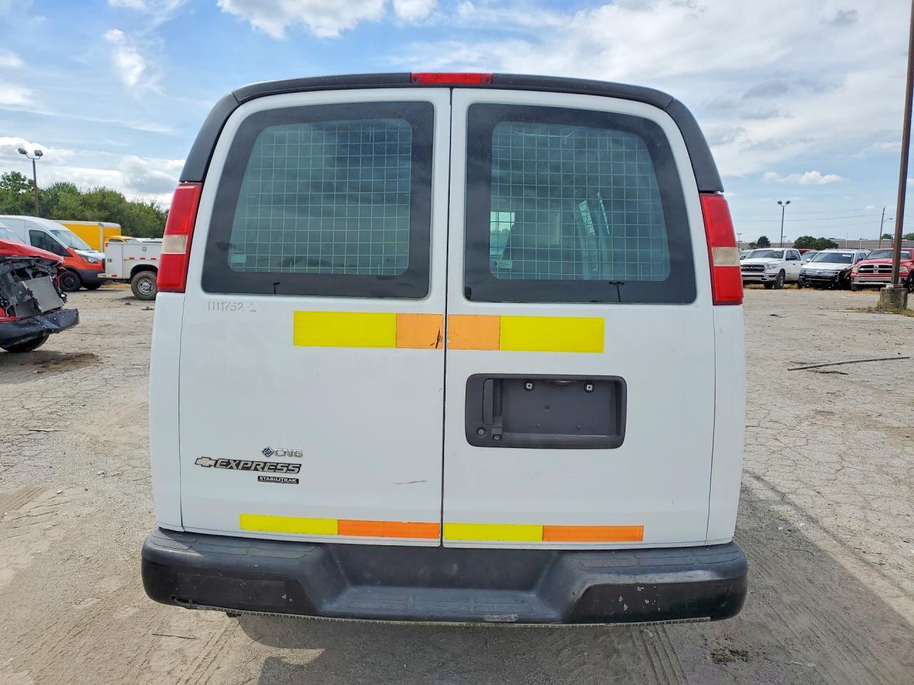 1GCWGFCB1D1902193 2013 CHEVROLET EXPRESS G2500 photo no. 6