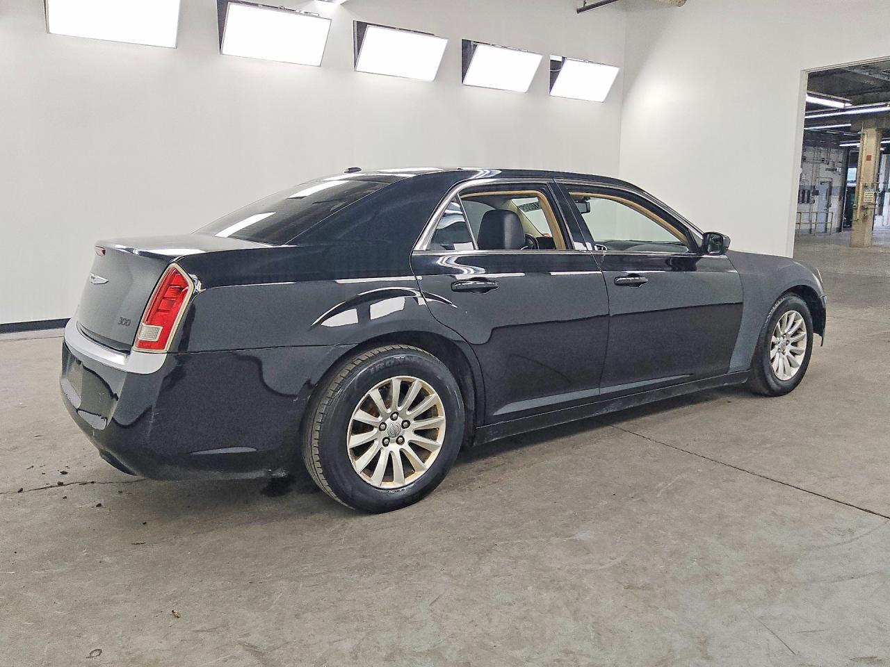 2C3CCAAGXCH175561 2012 CHRYSLER 300 photo no. 3