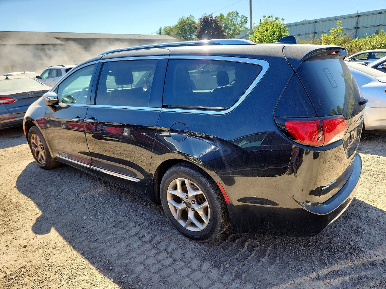 2C4RC1GG6JR320793 2018 CHRYSLER PACIFICA photo no. 2