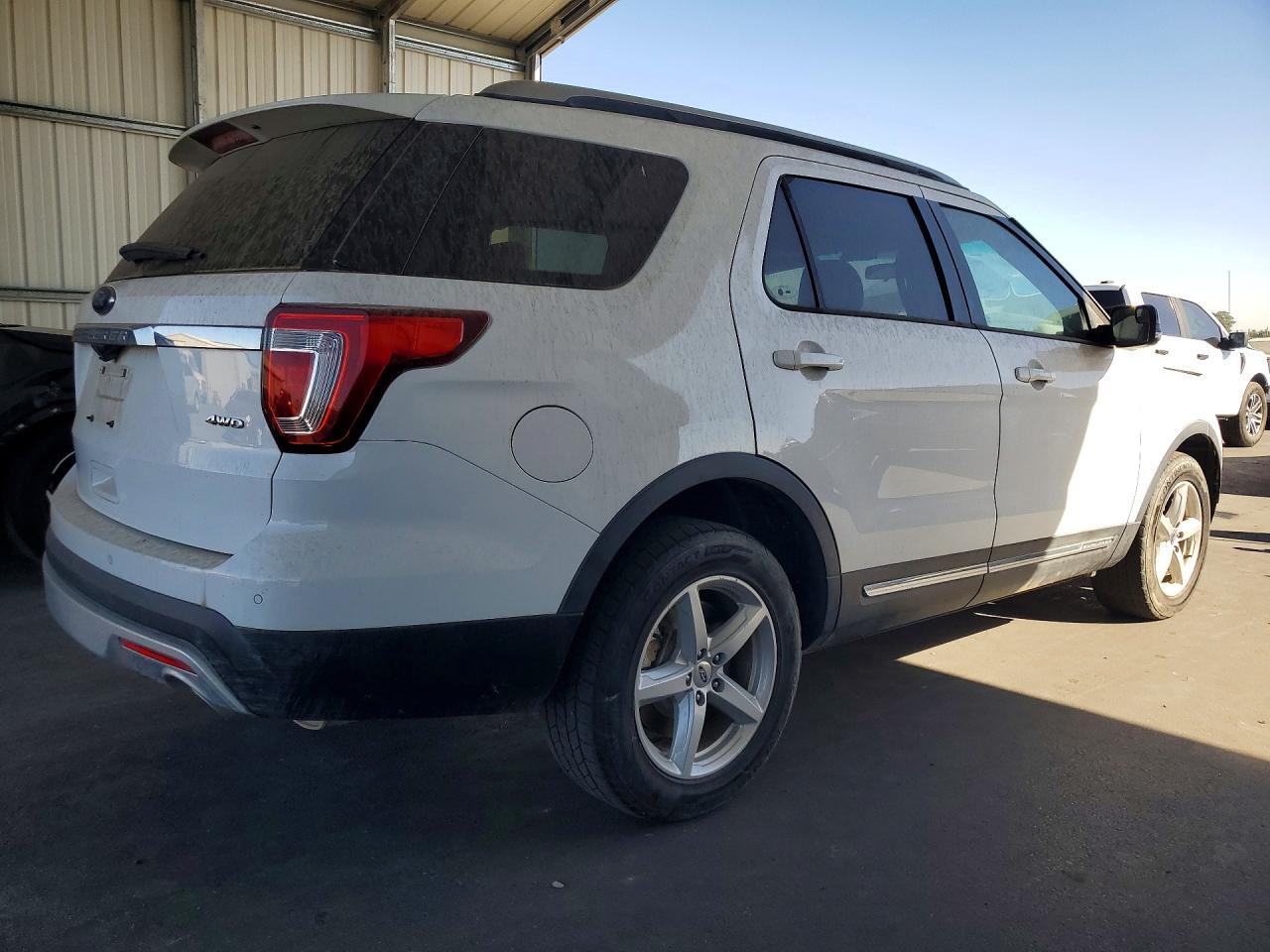 2016 FORD EXPLORER XLT — Фото 3 из 13